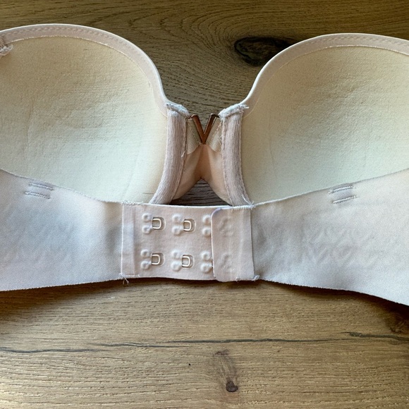 VS Nude Strapless Bra - Picture 3 of 5